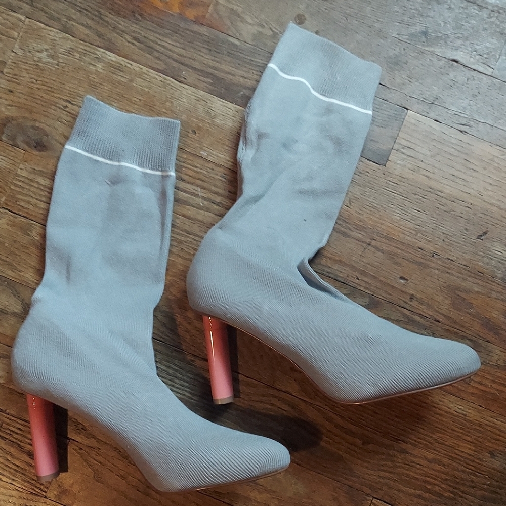 4 For $12 Cape Robbin Gray and Pink Heeled Boots Sleek Design - Picture 10 of 10